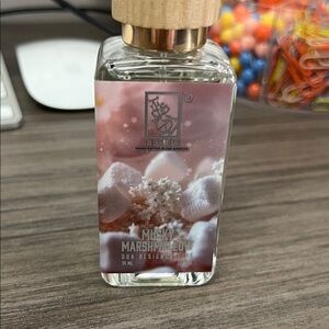 Dua brand Musky marshmallow